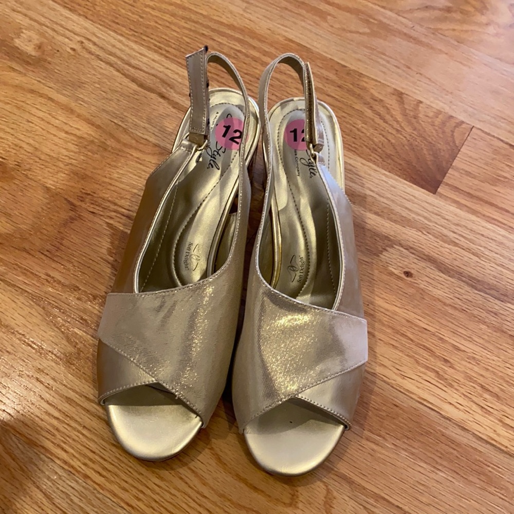 Stylish gold sandals with 2 1/2 inch heel